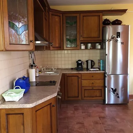 Apartment Under The Walnut Tree Warna