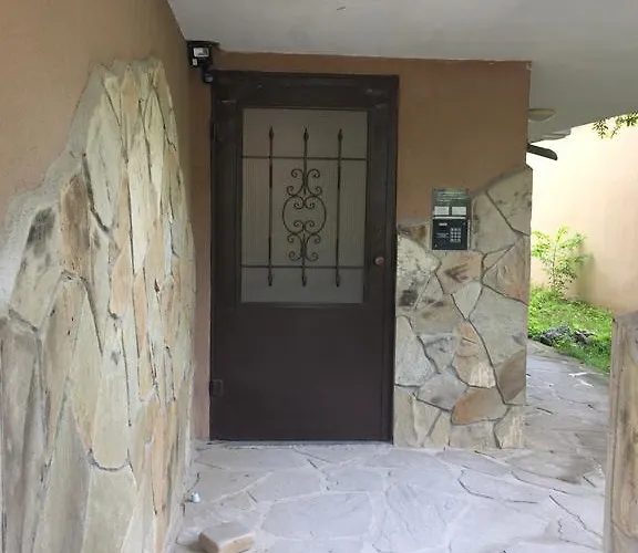 Apartment Under The Walnut Tree *